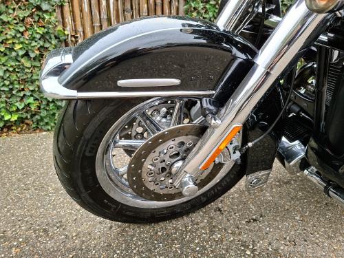 HARLEY DAVIDSON FLHTCUSE 2 ELECTRA GLIDE (2007) foto 14