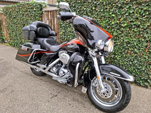 HARLEY DAVIDSON FLHTCUSE 2 ELECTRA GLIDE (2007) foto 2