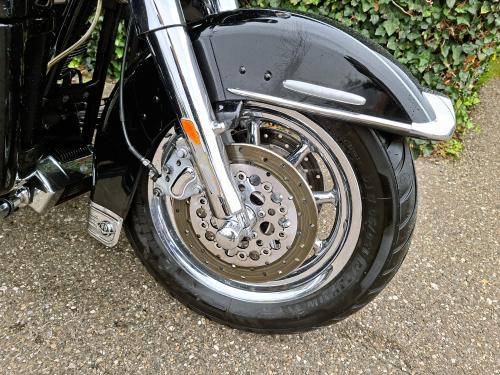 HARLEY DAVIDSON FLHTCUSE 2 ELECTRA GLIDE (2007) foto 3